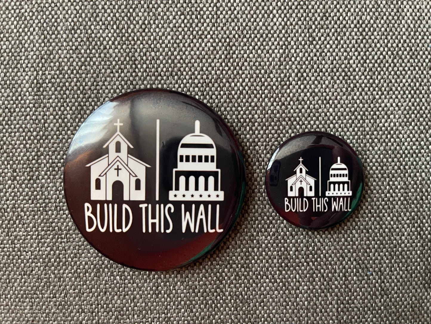 BUILD THIS WALL MAGNET/BUTTON