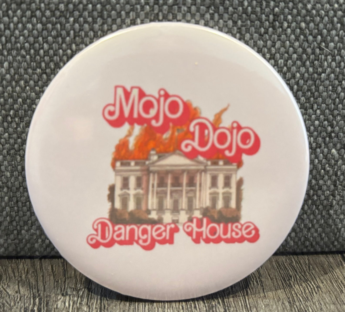 MOJO DOJO DANGER HOUSE BUTTON/MAGNET